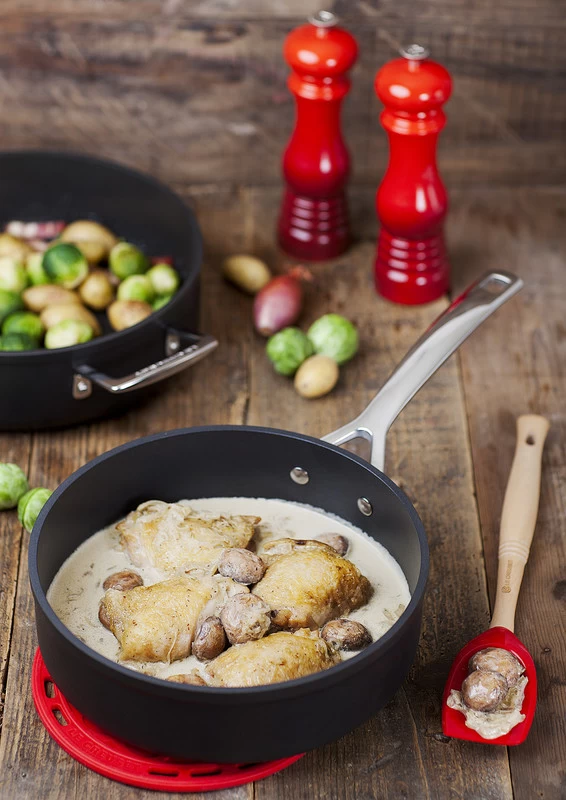 Le Creuset Hapjespan Les Forgées TNS - ø 24 Cm / 3.3 Liter - Standaard Anti-aanbaklaag - Afbeelding 2