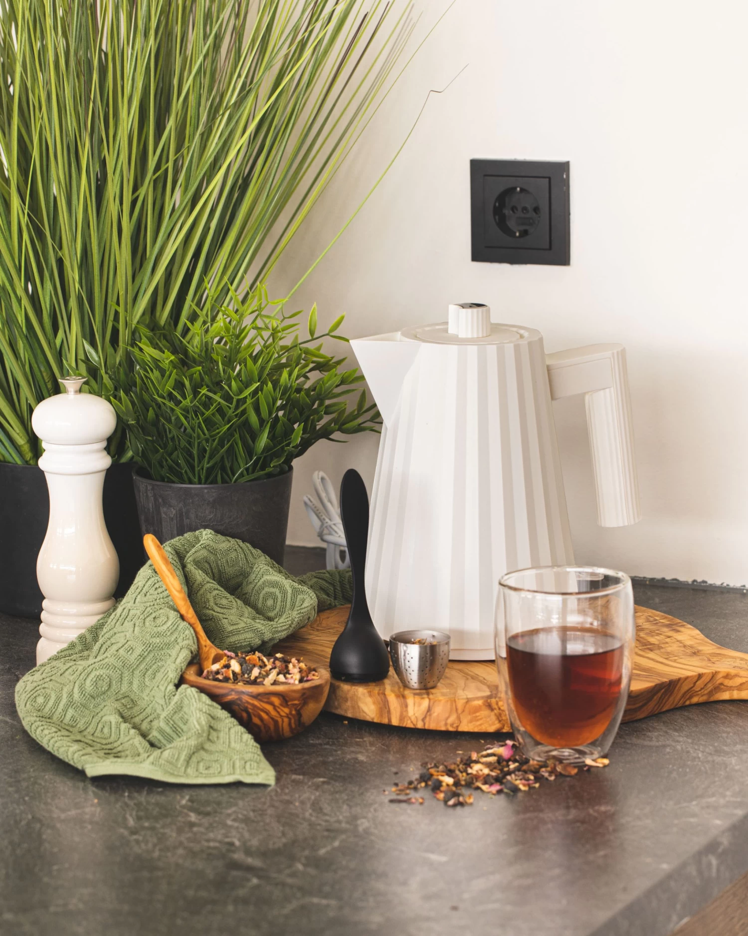 Alessi Waterkoker Plissé - Droogkookbeveiliging - Wit - Michele De Lucchi - 1 Liter - MDL06/1 W - Afbeelding 4